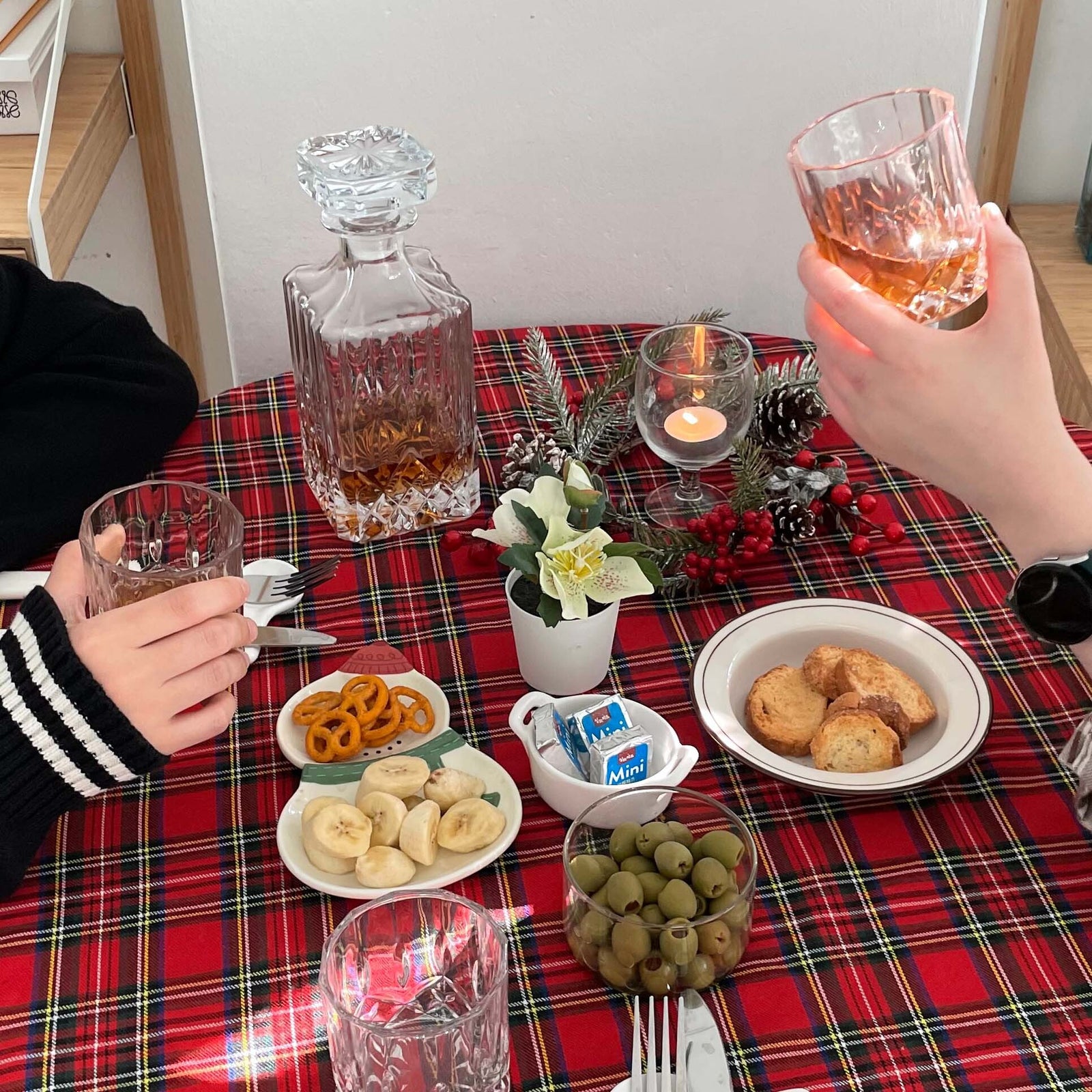 Gift for Christmas, Birthdays, Anniversaries, and Weddings - GoodGlassware Whiskey Decanter Set with Glasses