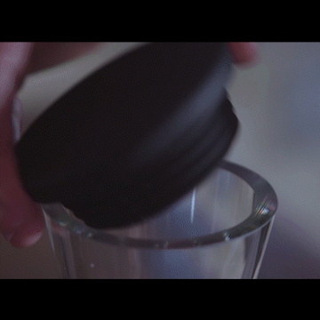 Vintorio Citadel Crystal Wine Decanter - In Use (Animated GIF)