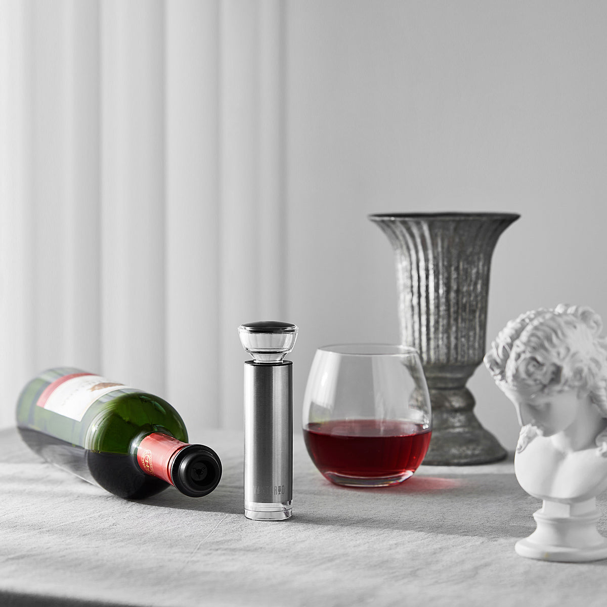 Vintorio Vacuum Wine Stopper (1 Pump Wine Saver and 4 Reusable Bottle Stoppers)