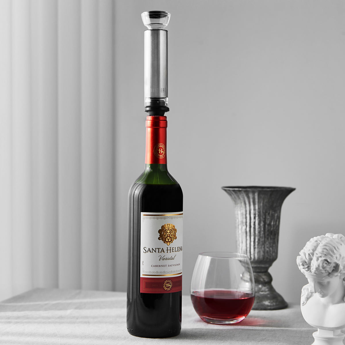 Vintorio Vacuum Wine Stopper (1 Pump Wine Saver and 4 Reusable Bottle Stoppers)